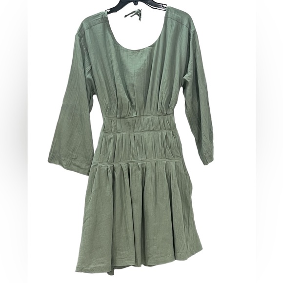 Free People Dresses & Skirts - Prettiest Pleats Mini Dress w/pockets bare back with back elastic - Free…